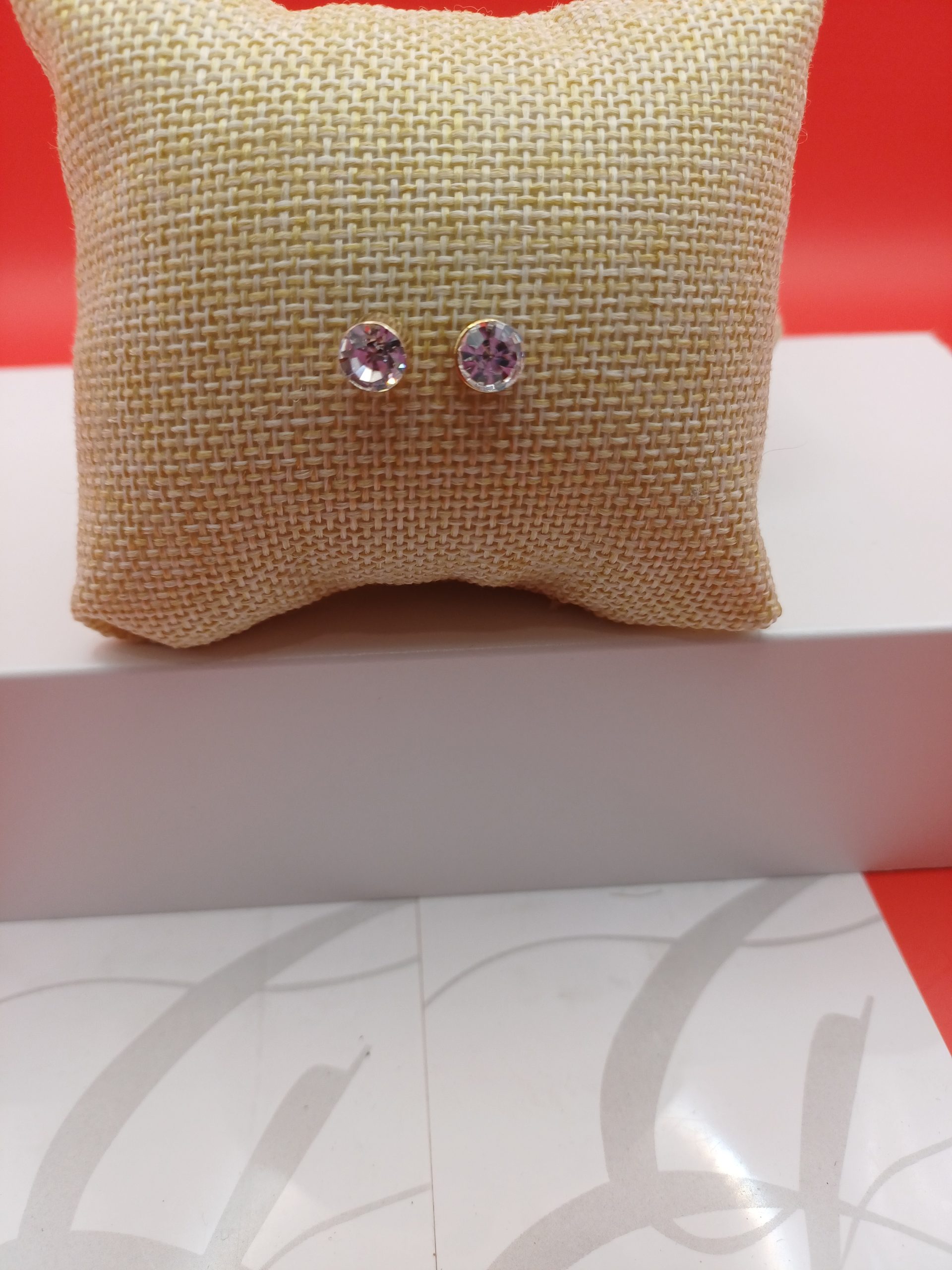 clou avec brillant