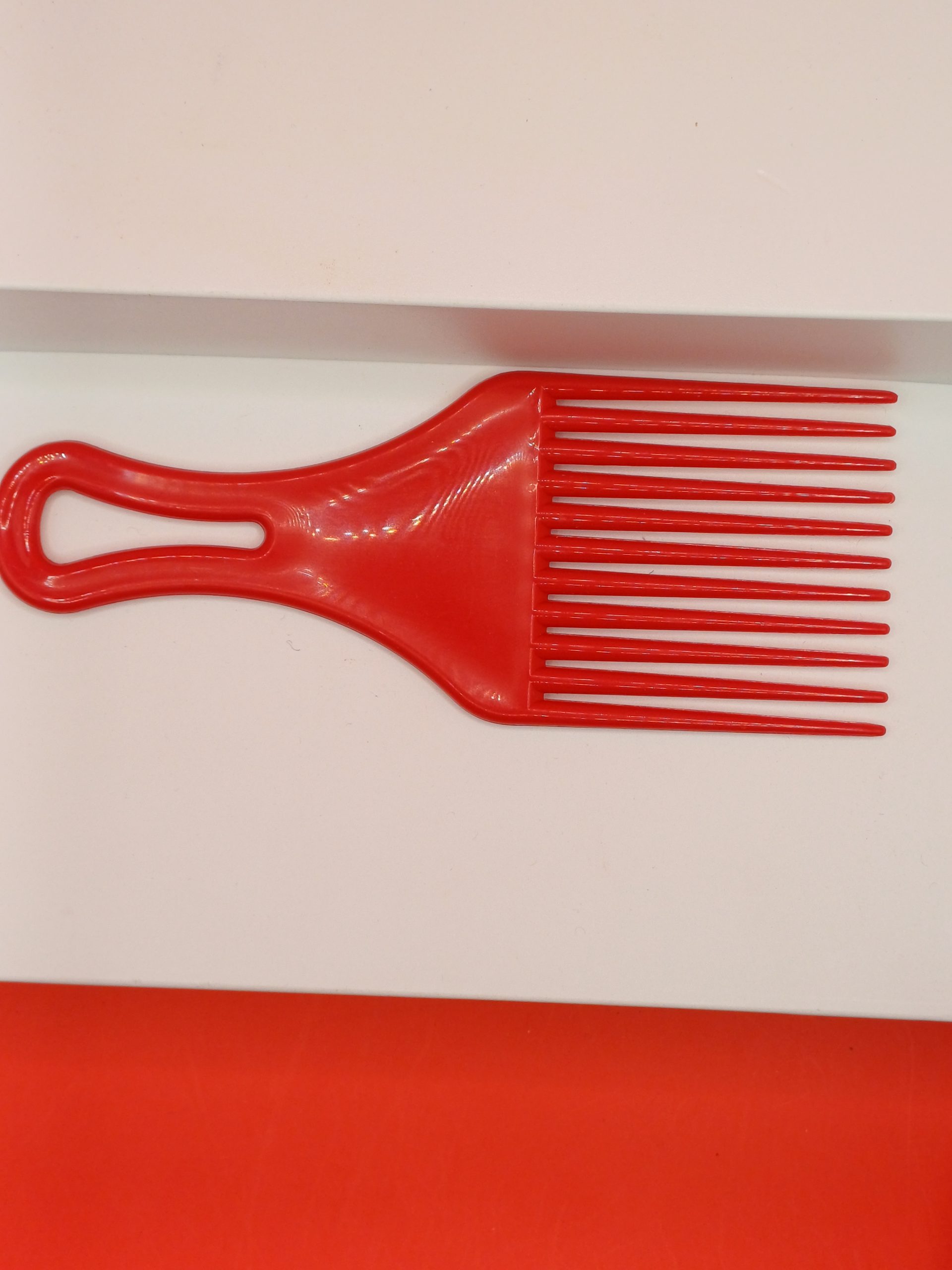 Peigne rouge