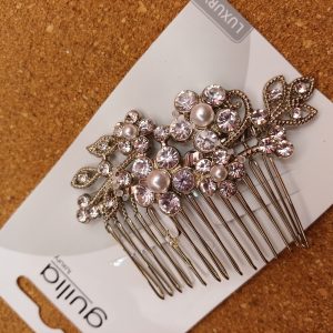 Peigne a chignon argenté et perles  mariage