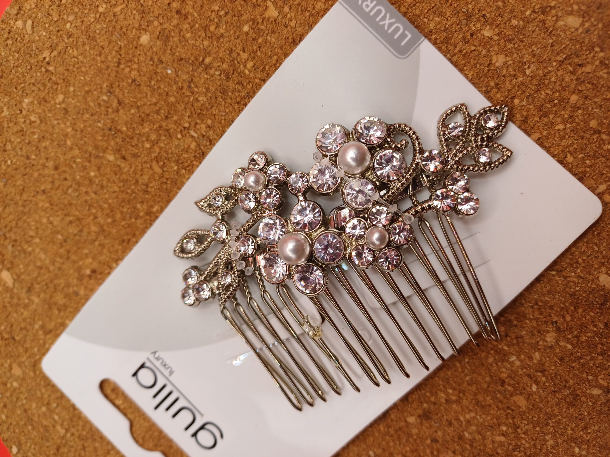 Peigne a chignon argenté et perles mariage
