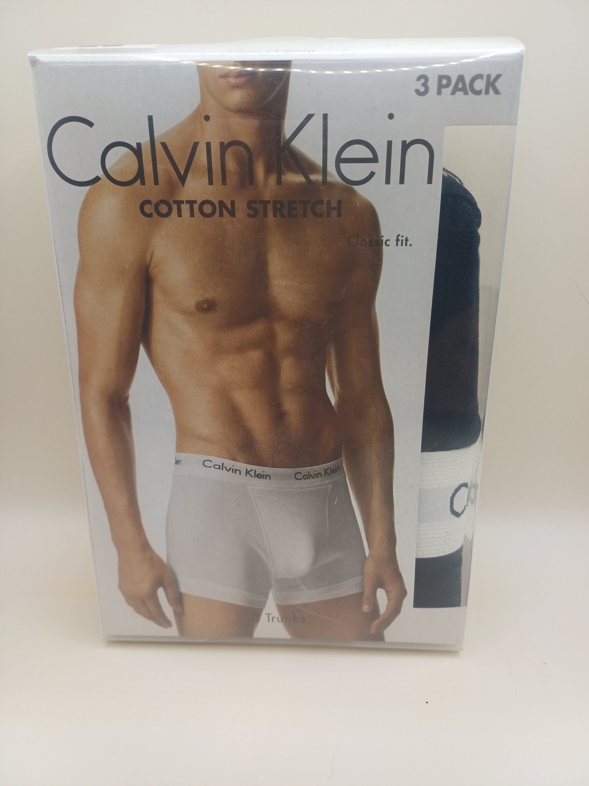 2 boxers Calvin Klein taille L. NOIR