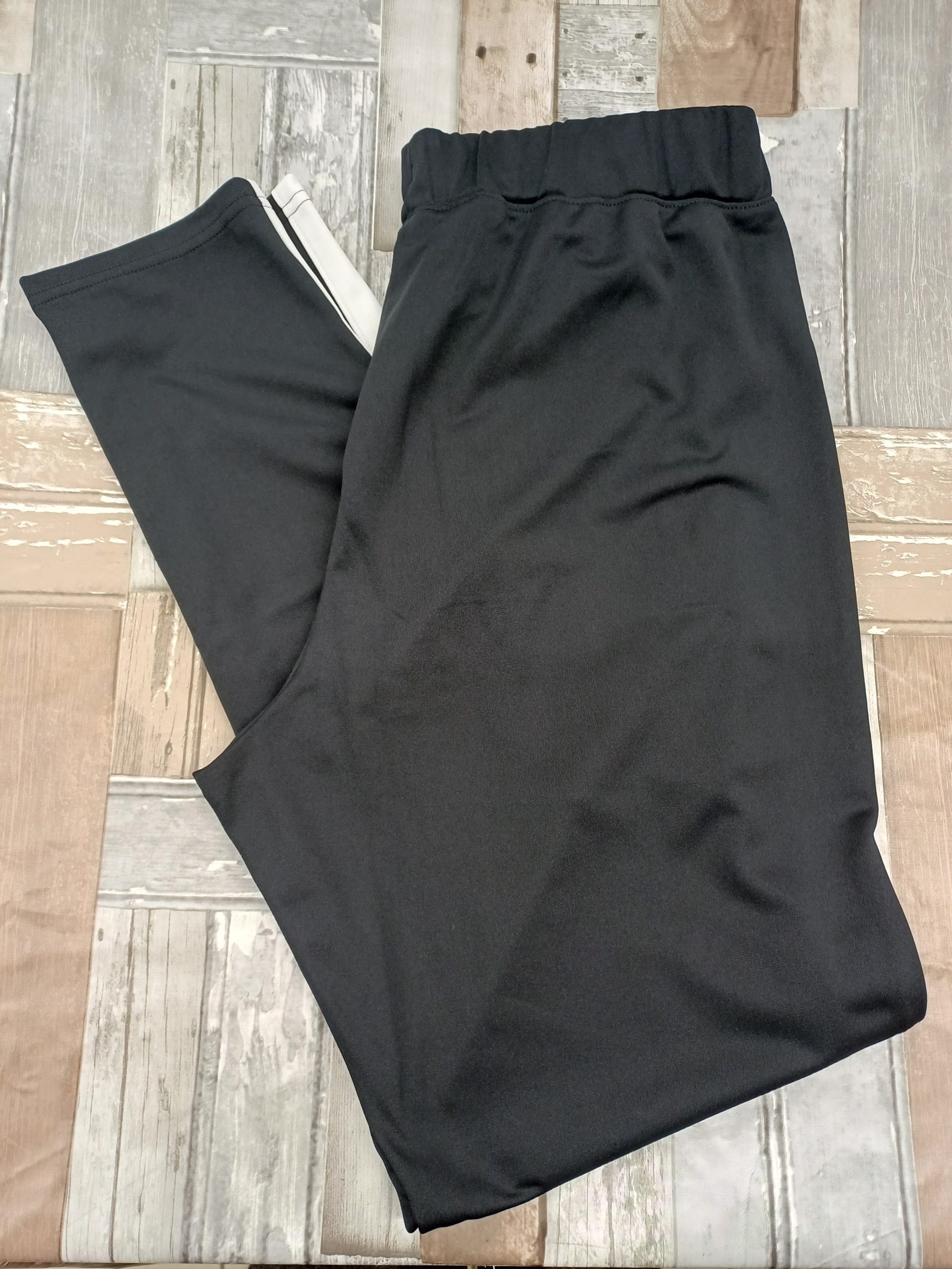Bas de survêtement Under Armour Taille L. noir – Image 3