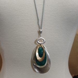 Collier sautoir couleur argent et vert N°102
