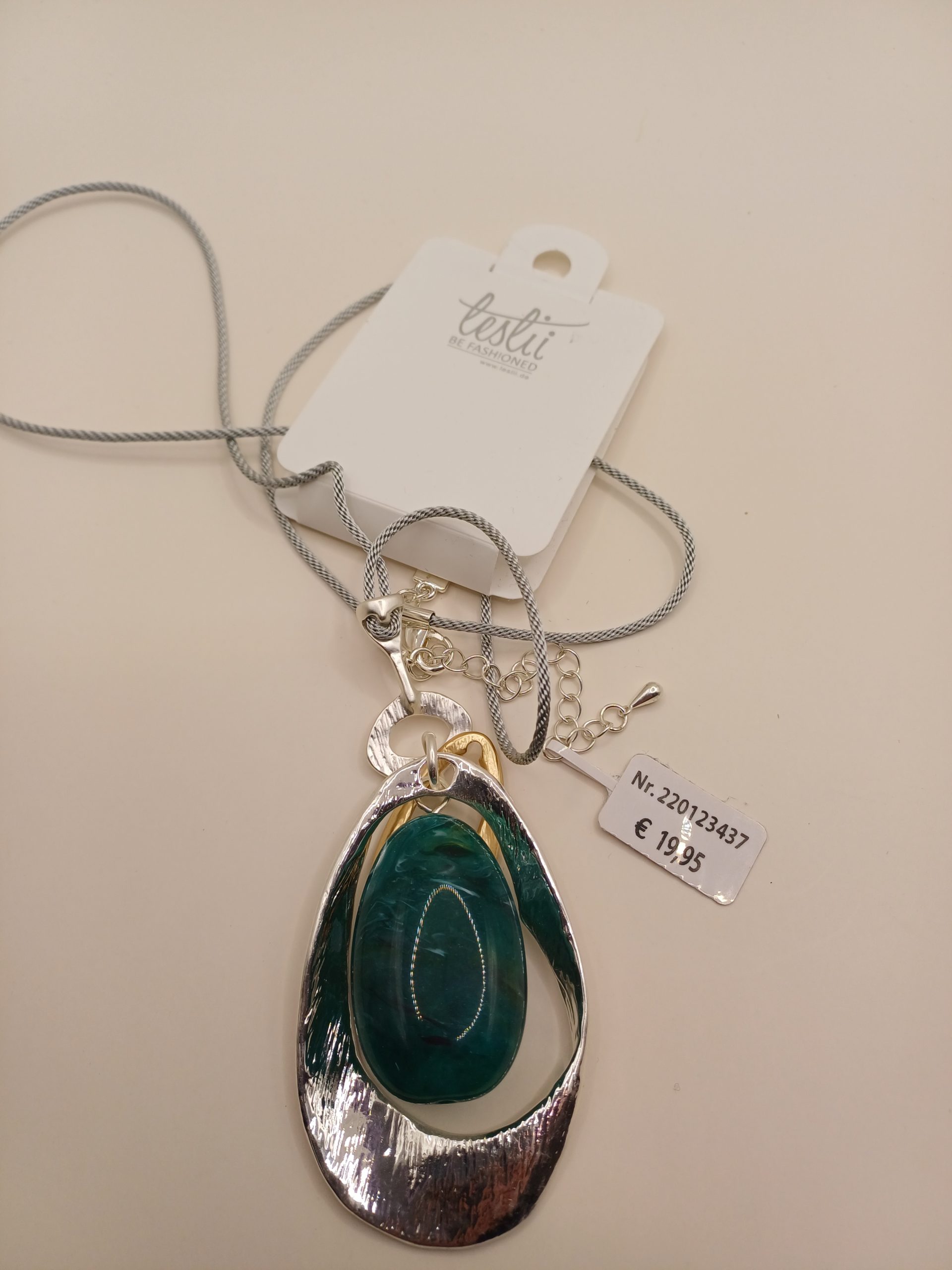 Collier sautoir couleur argent et vert N°102 – Image 3
