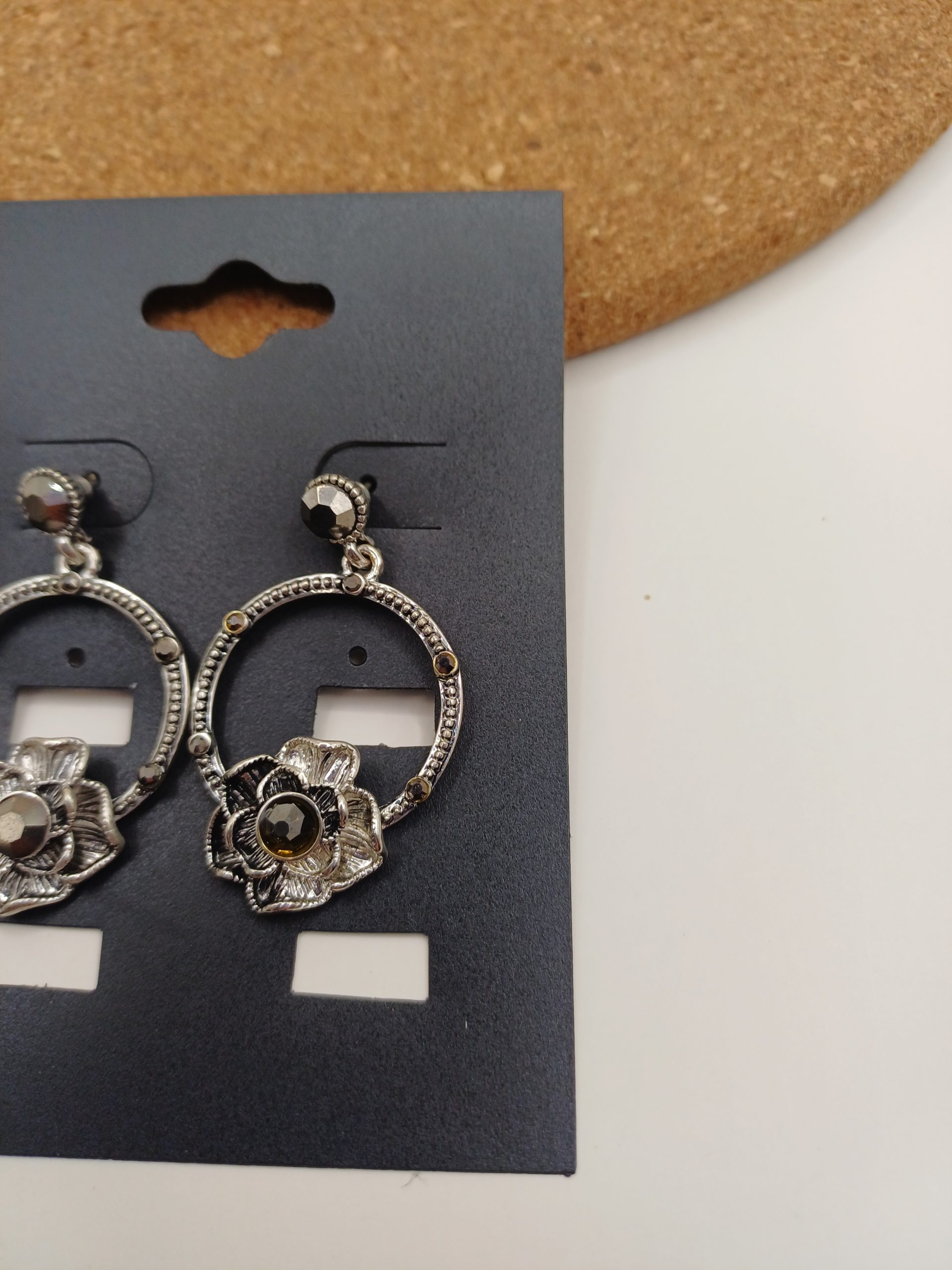 Boucles d'oreilles couleur argent et noir n°100 – Image 2