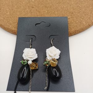 Boucles d'oreilles roses blanches N°103