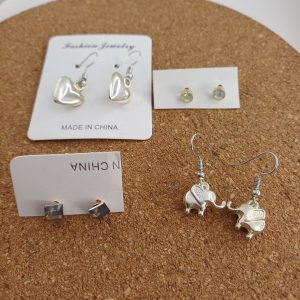 lot 4 paires de boucles d'oreilles fantaisie n°99