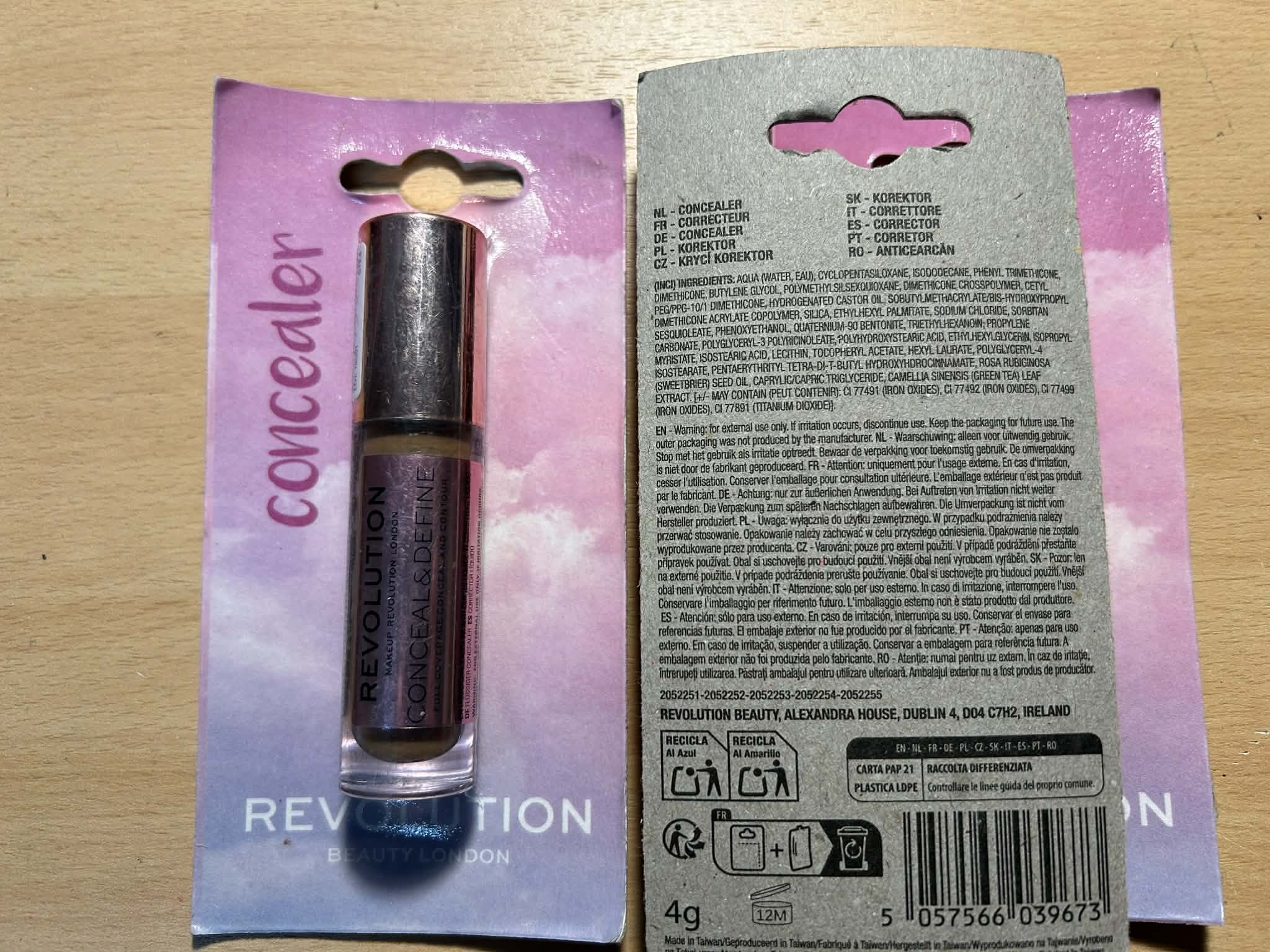Correcteur de teint Conceal&define Revolution 4grs